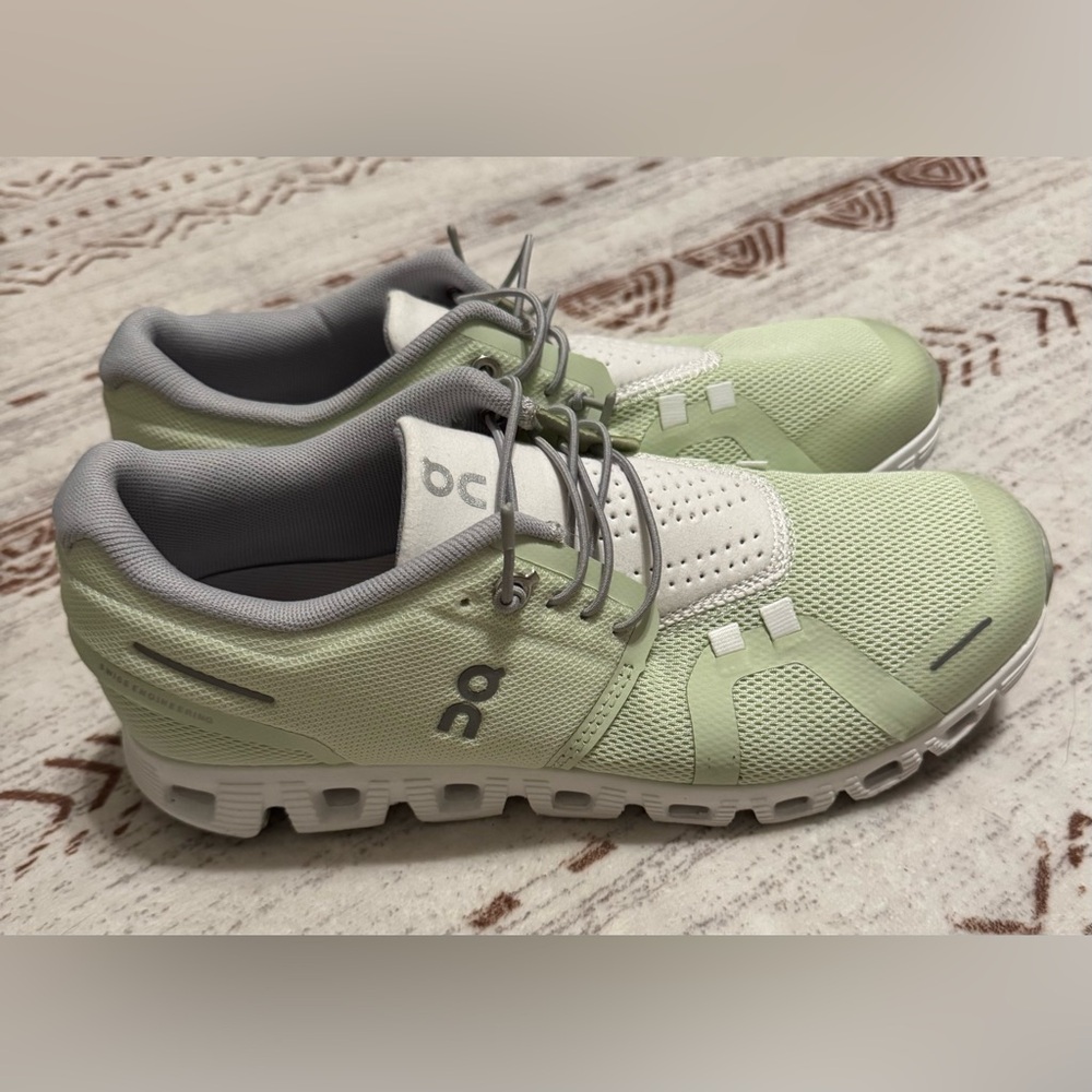 On cloud women’s shoes